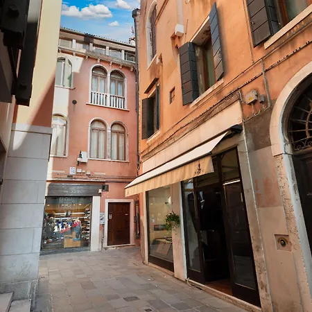 레지덴자 마닌 아파트먼츠